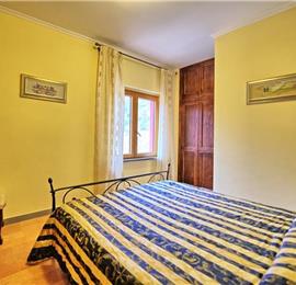 5 Bedroom Villa with Pool near Gubbio in Umbria, Sleeps 10